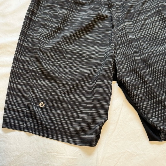 Lululemon Pace Breaker Short 9” Men’s M – Less Space Black Dark Slate Athletic - Picture 8 of 10